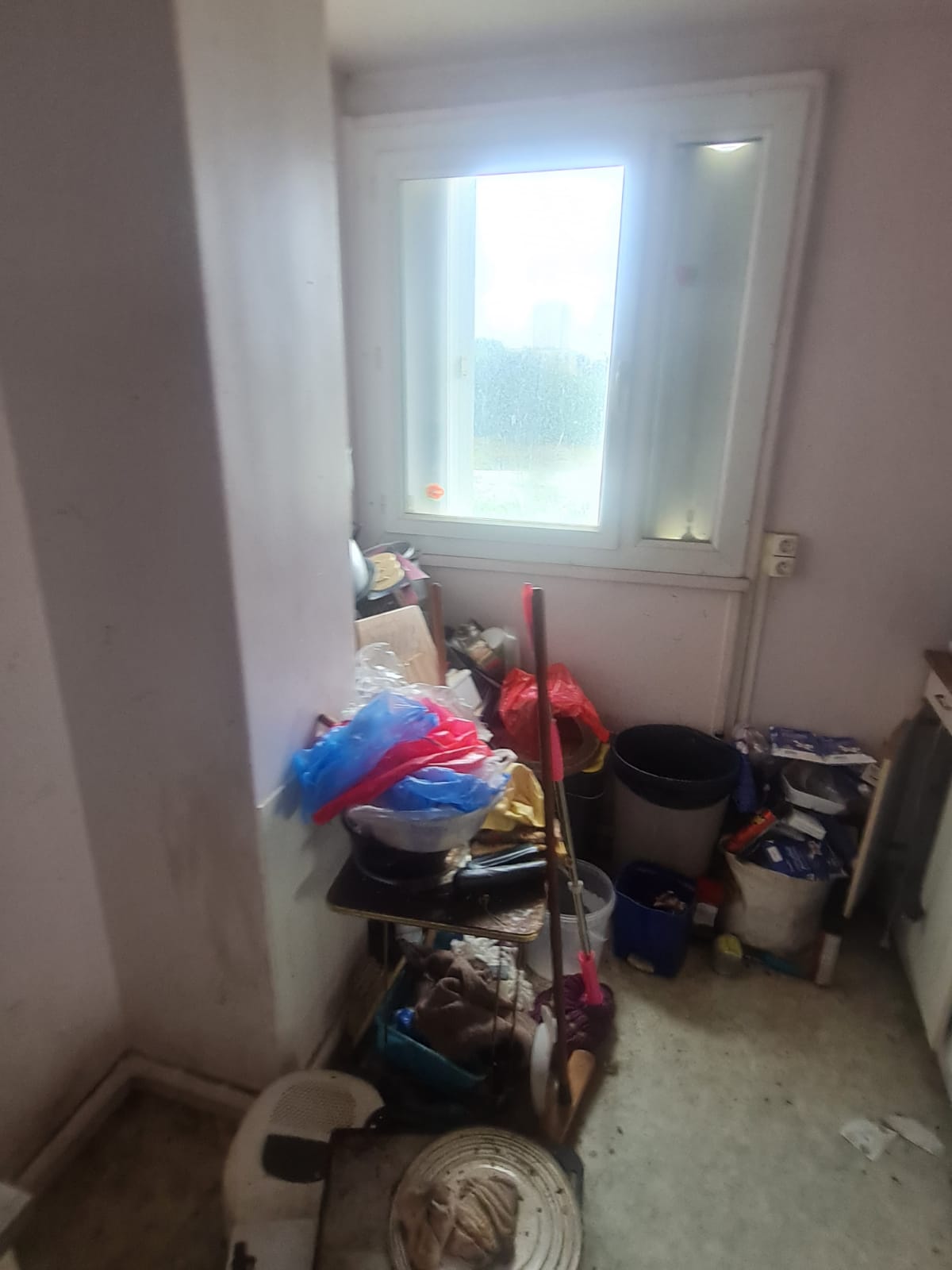 Nettoyage de logements insalubres : astuces pour un habitat sain IMG 20241016 WA0073
